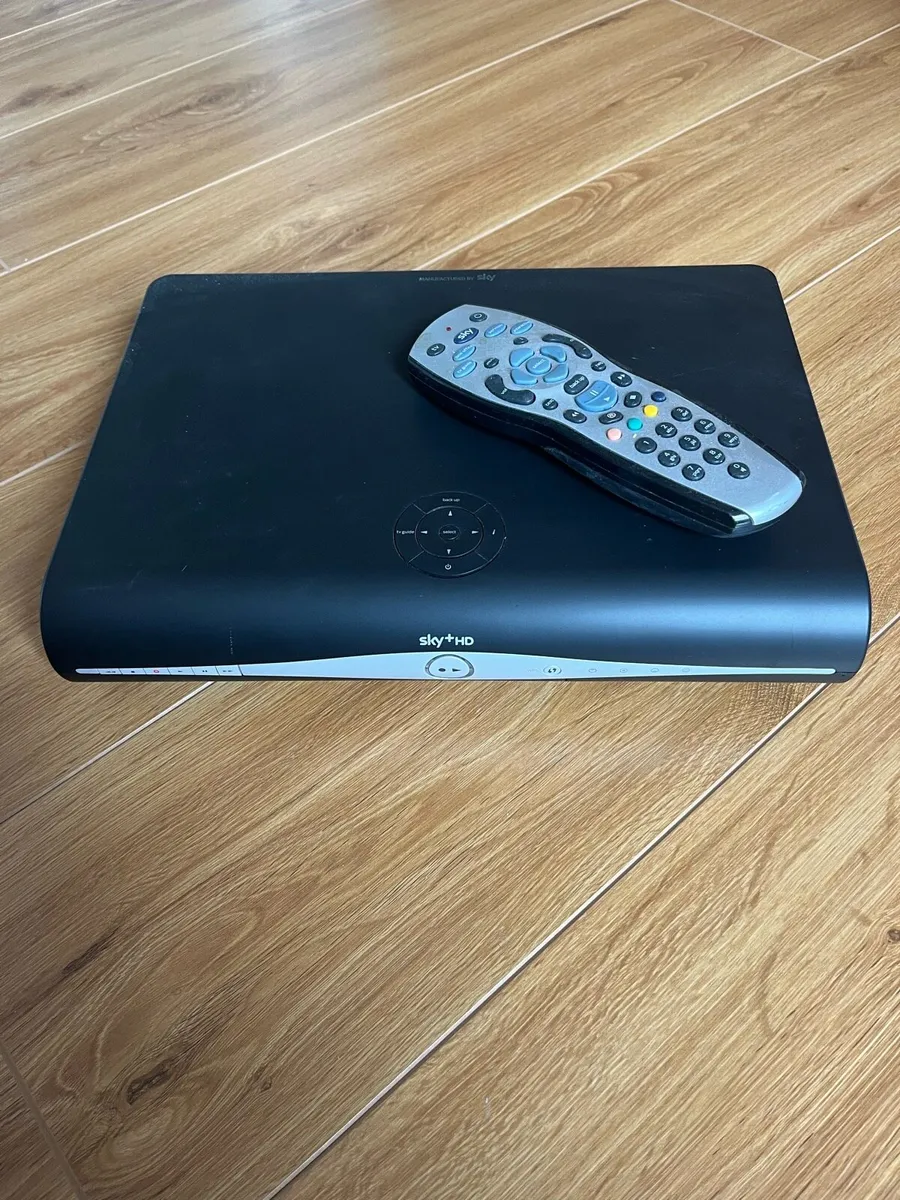 Free to takeaway sky box and remote - Image 3