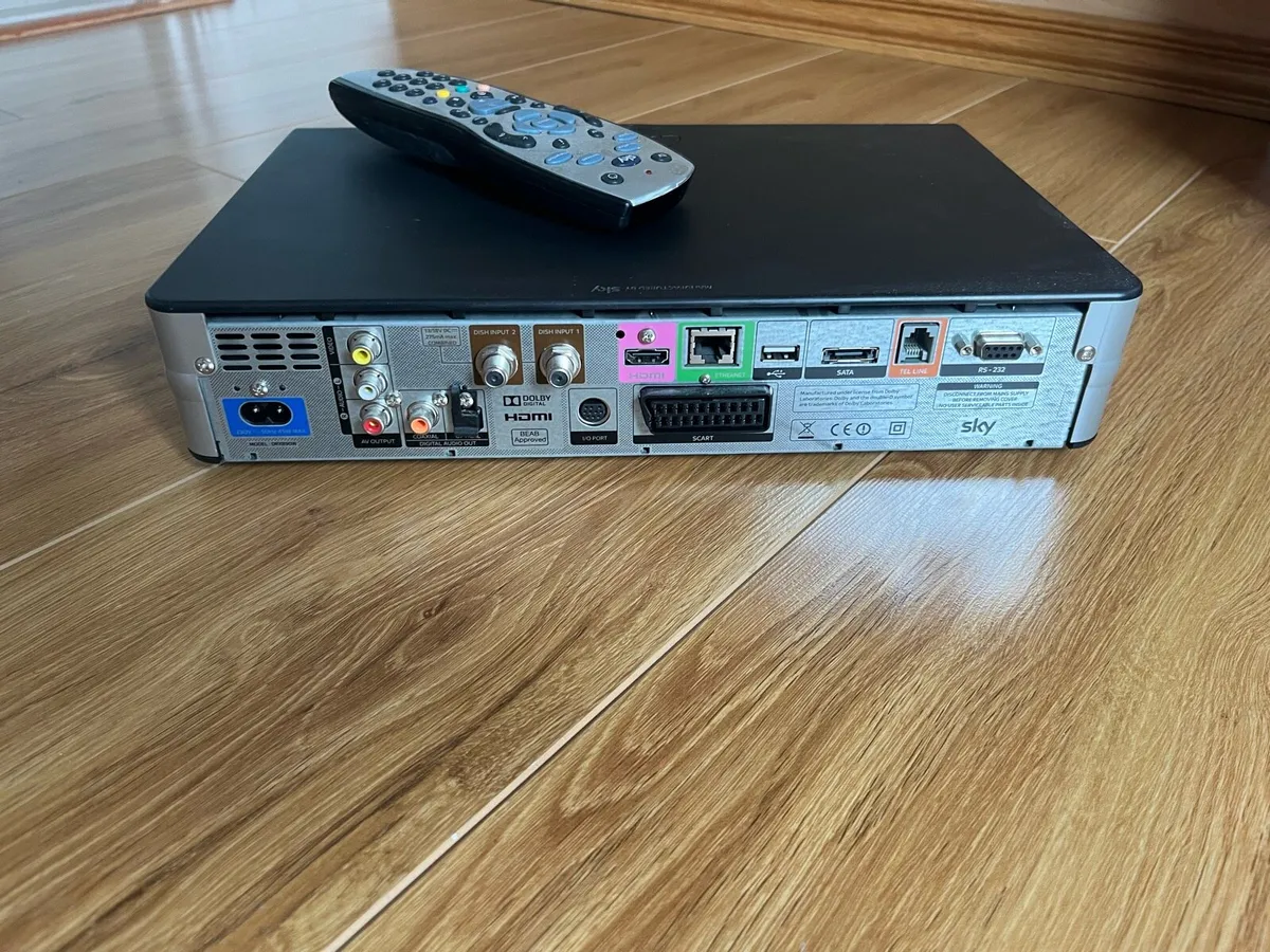 Free to takeaway sky box and remote - Image 4