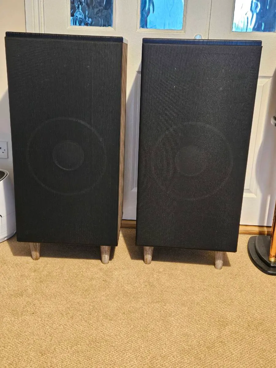 2 × large speakers - Image 1