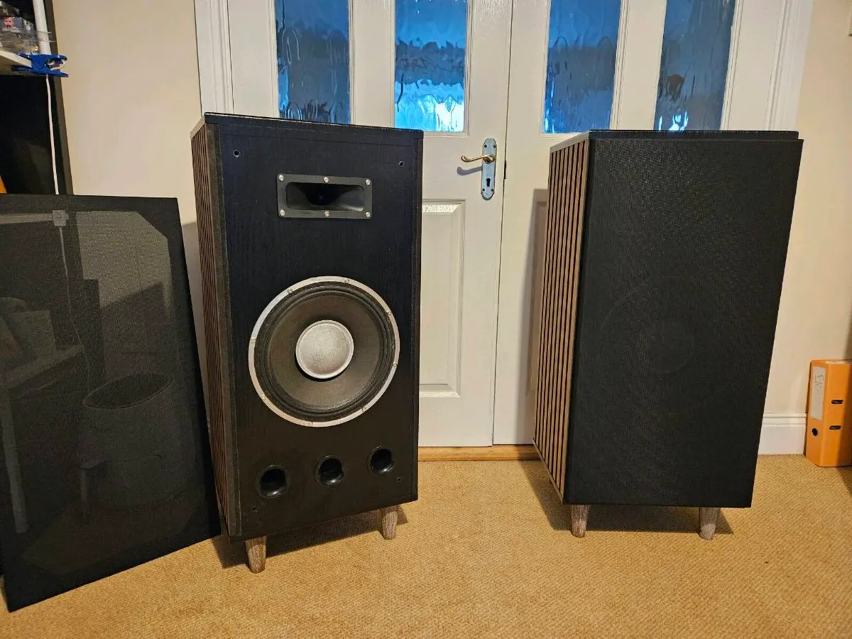 2 × large speakers - Image 2