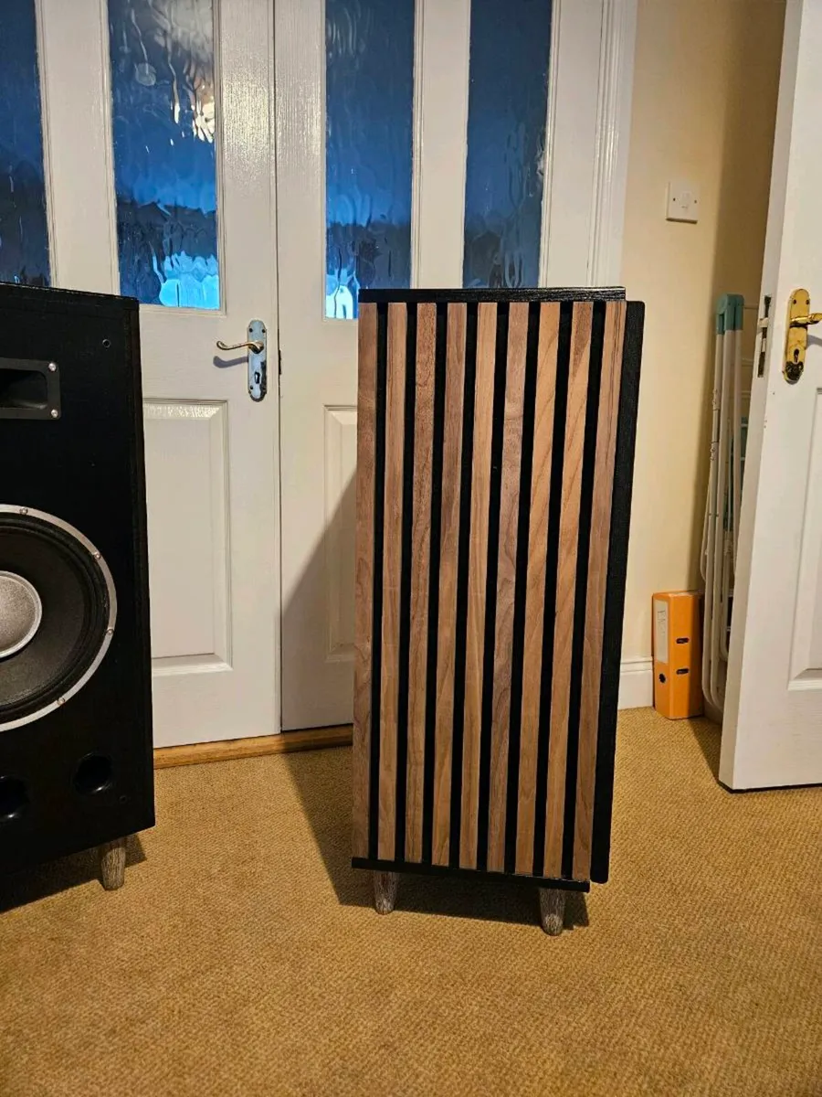 2 × large speakers - Image 3