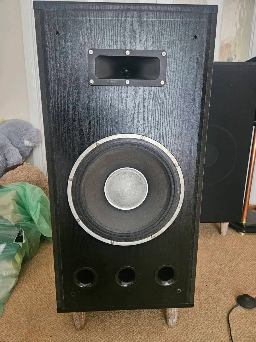 2 × large speakers - Image 4