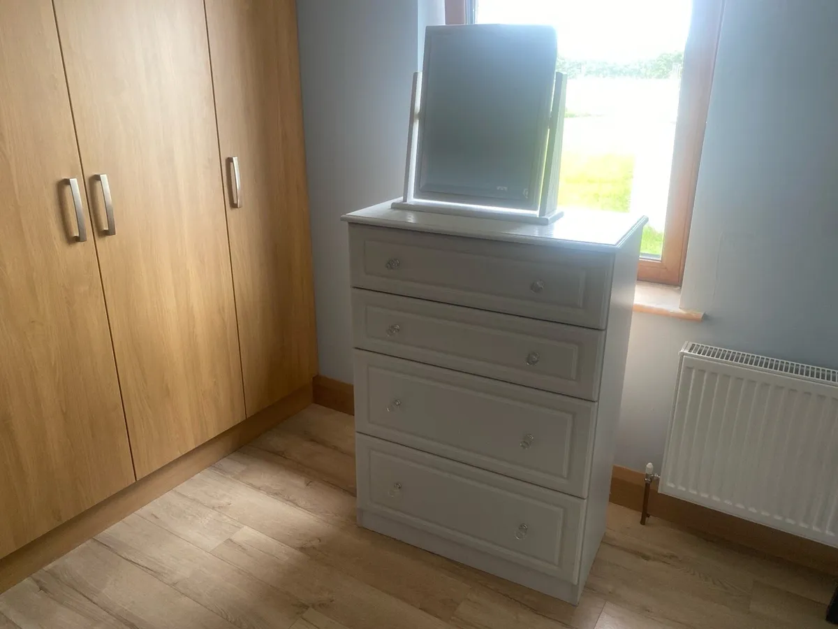 Chest of drawers - Image 2
