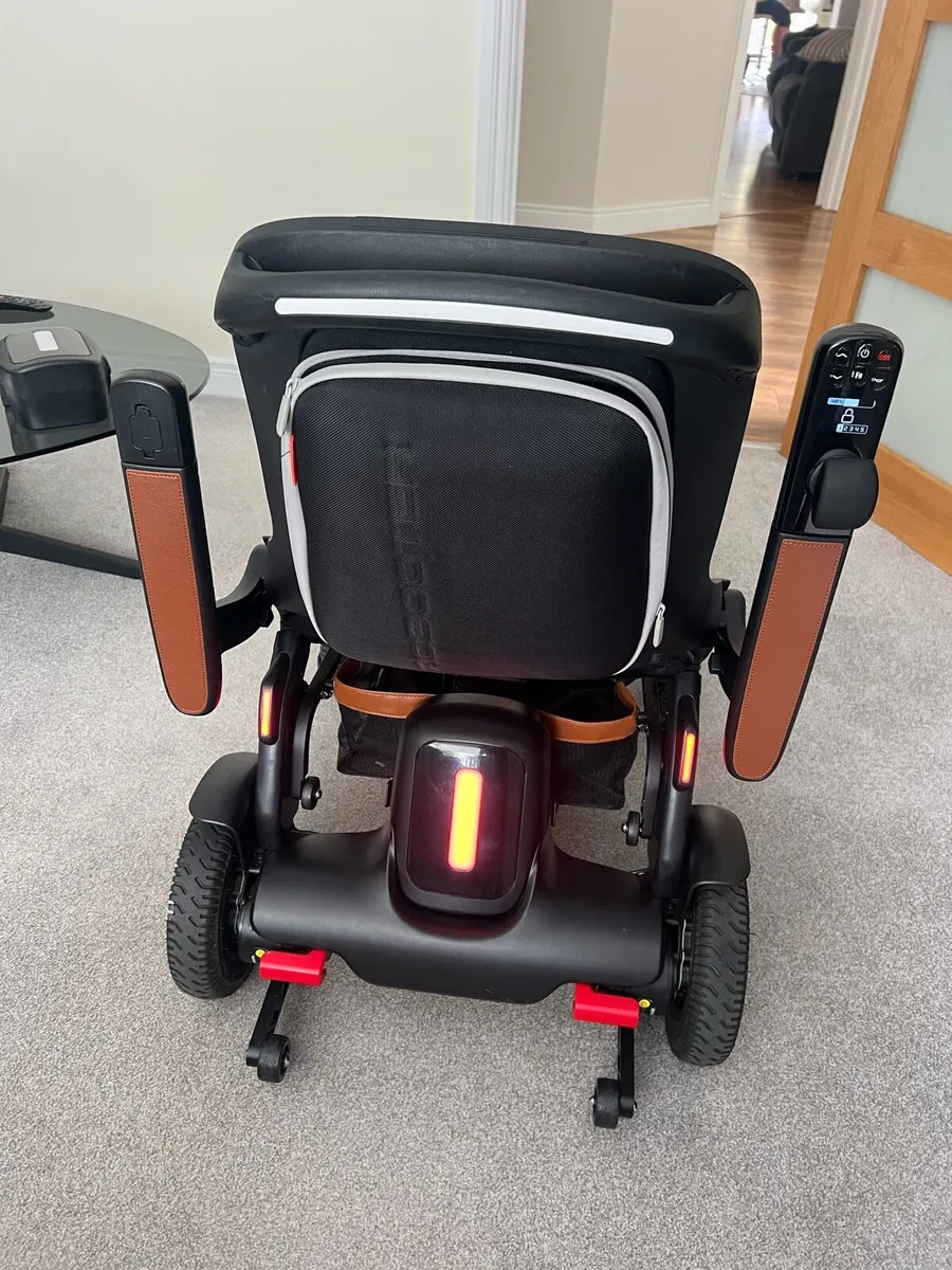 Robooter E60 Folding Electric Wheelchair - Image 3