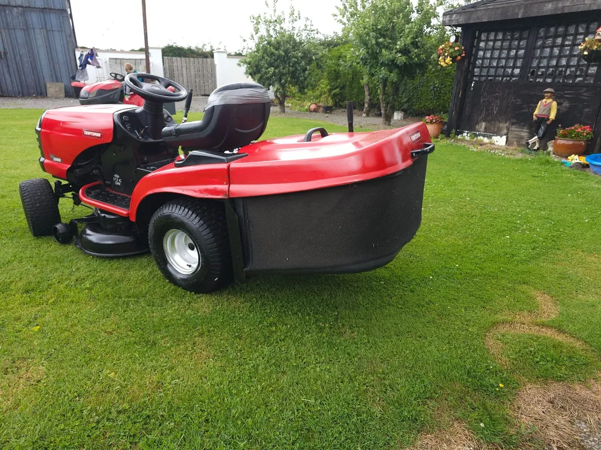 Craftsman LT2000 ride on mower - Image 2