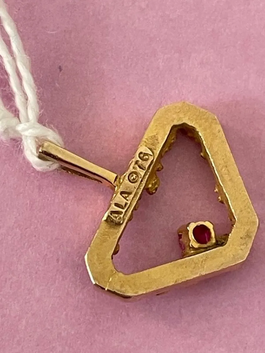 9 crt Gold with Ruby Pendant - Image 2