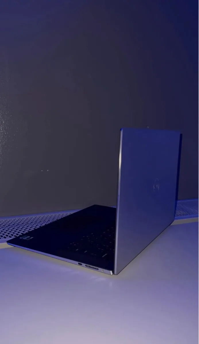 Intel i9 XPS OLED Laptop | 64GB RAM, 4TB SSD - Image 2