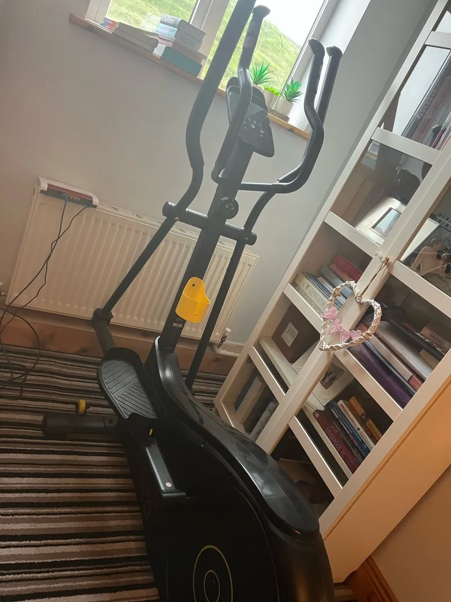Cross trainer - Image 1