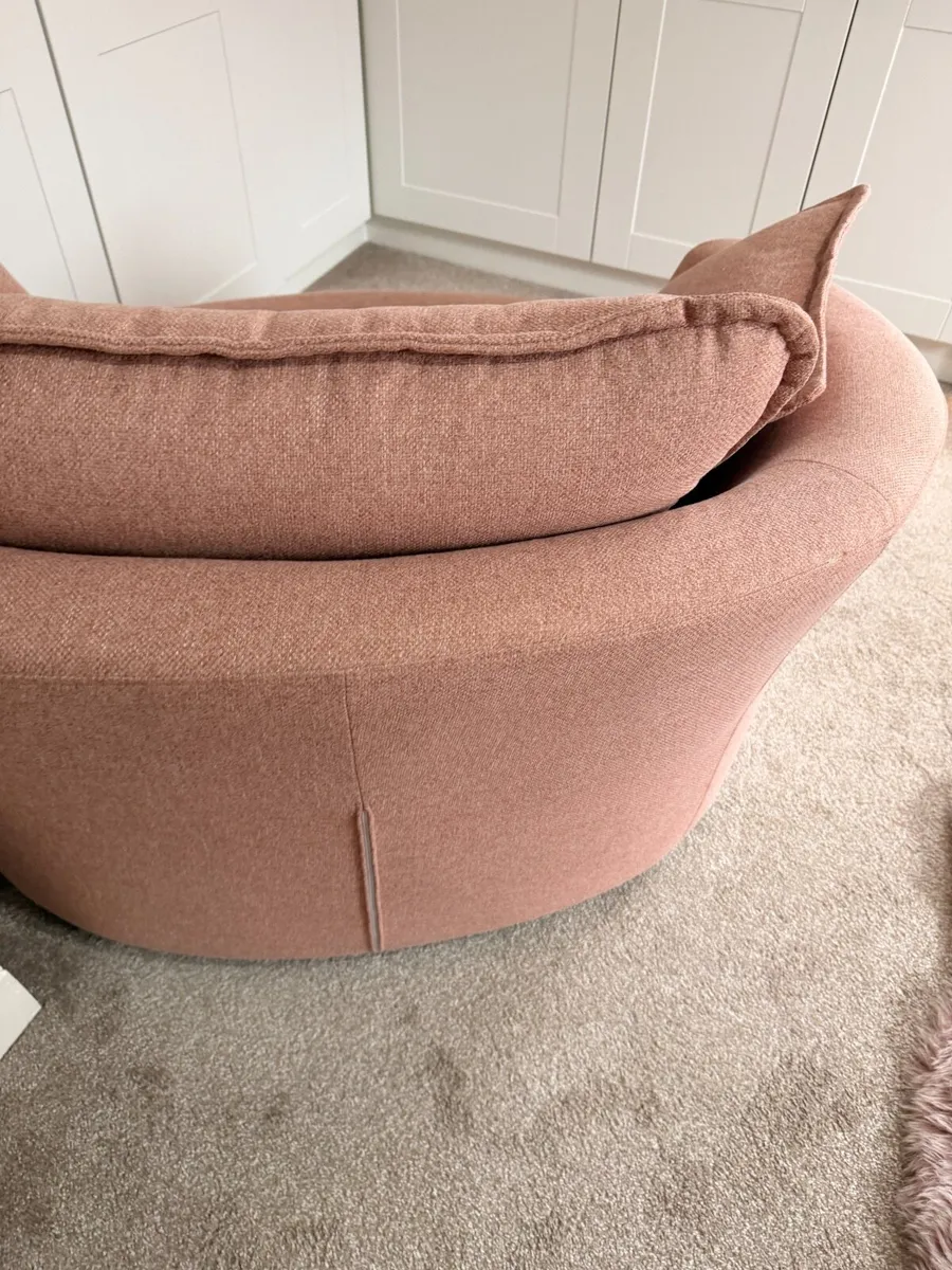 Blush fabric swivel armchair - Image 4