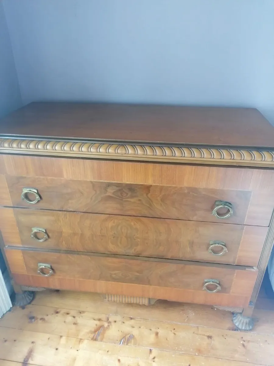 Chest of drawers