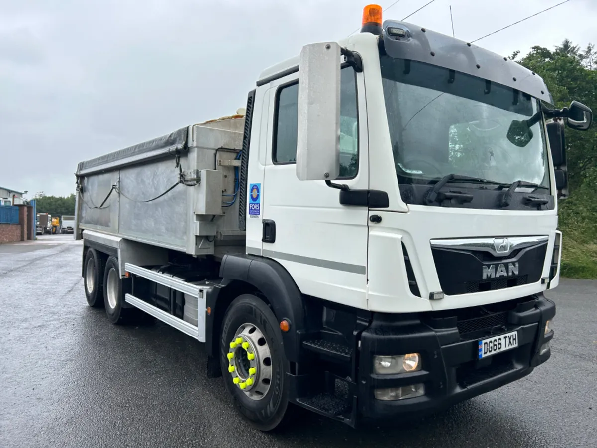 2017 man Tgm26.360 6x4 tar spec tipper with chutes - Image 3