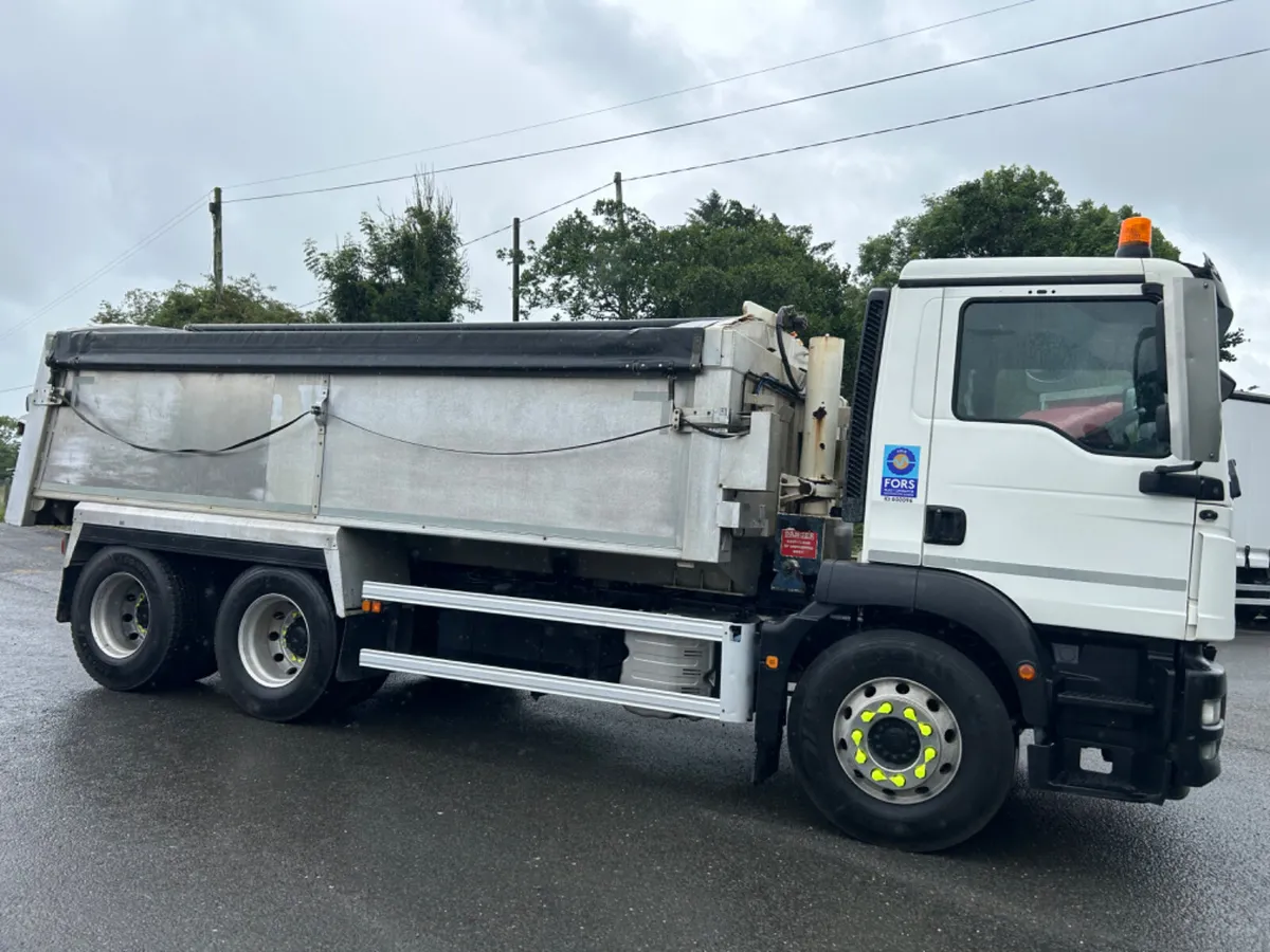 2017 man Tgm26.360 6x4 tar spec tipper with chutes - Image 4