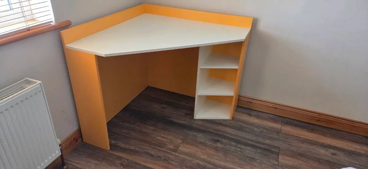 Corner desk - Image 1