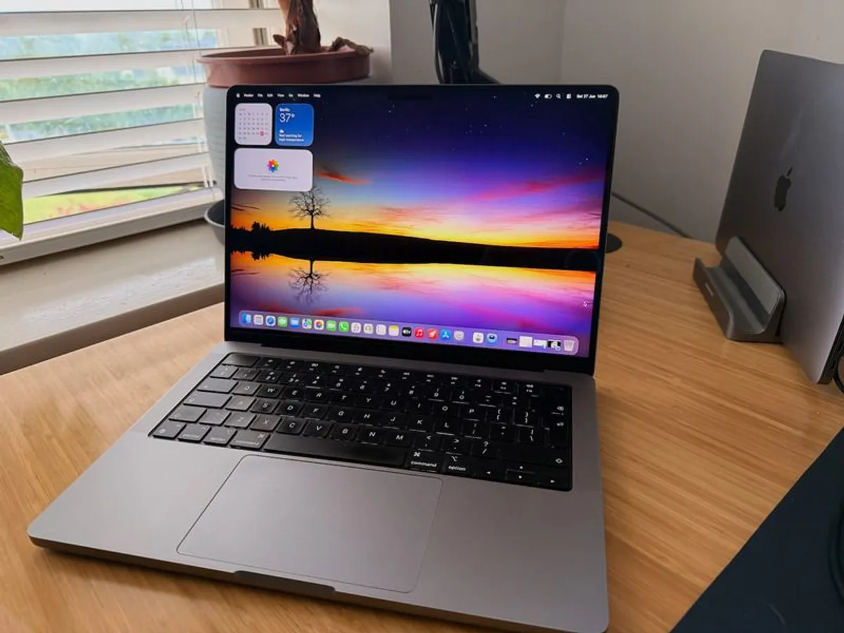 14 inch Macbook Pro M1 3 years old 90% battery - Image 1