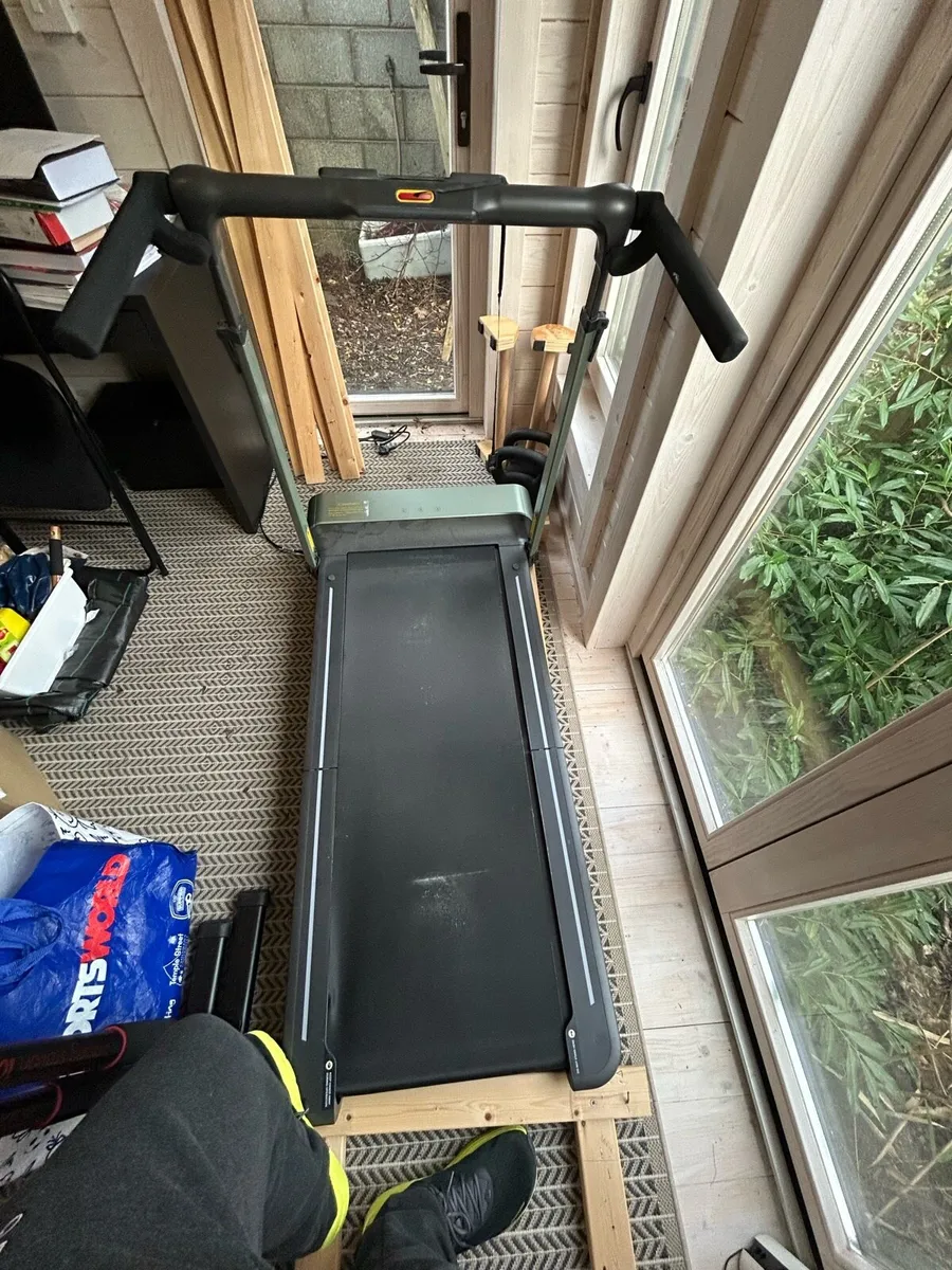Walking pad - like new - Image 1
