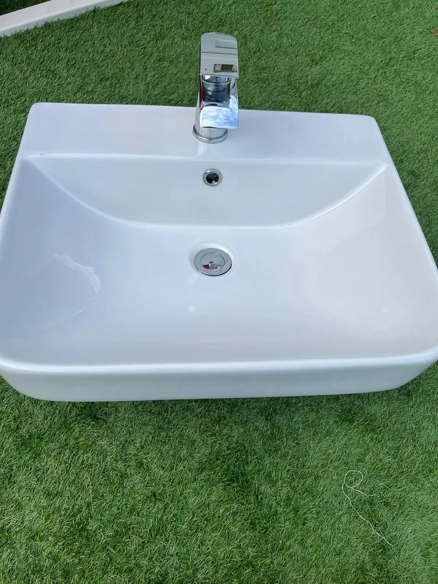 SONAS Bathroom Sink, Tap, Mixer, Pedistal - Image 1