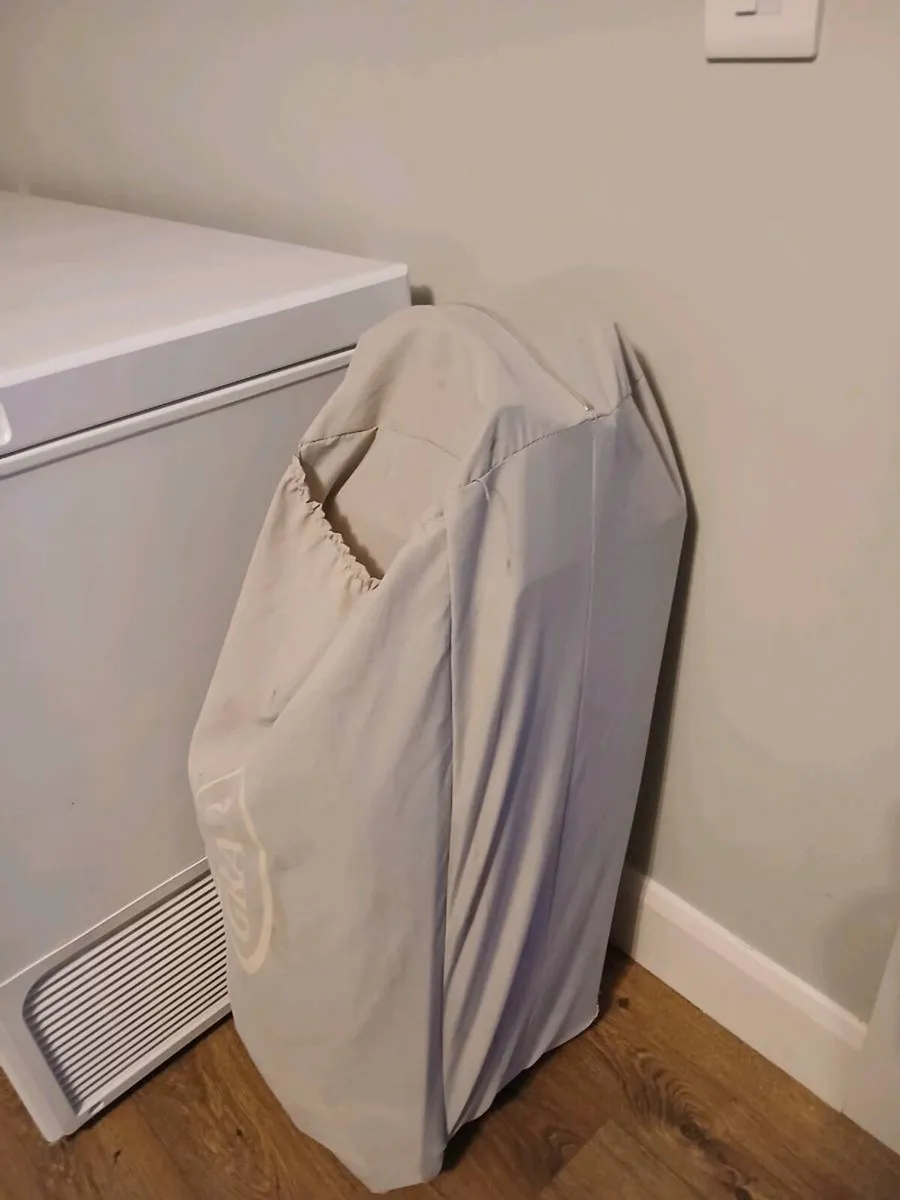 Travel cot