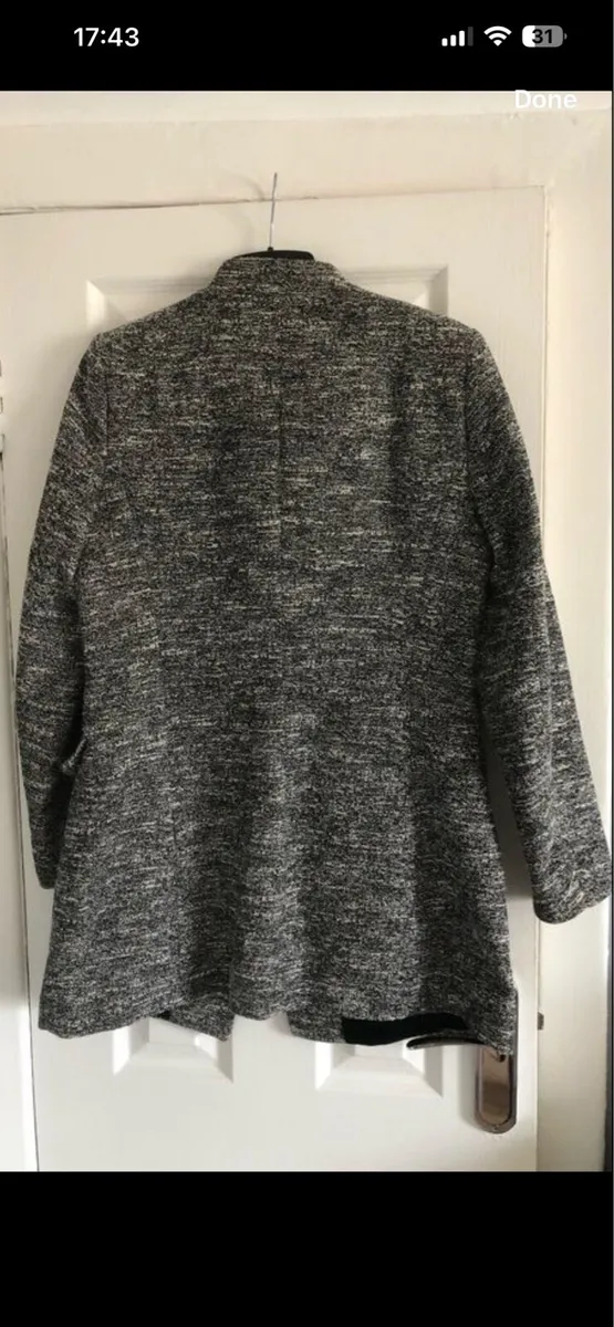 Ladies Zara coat size L €10 - Image 4