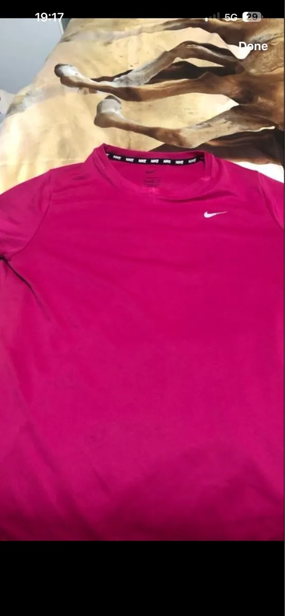 Boys Nike teeshirt size XL €5 - Image 1