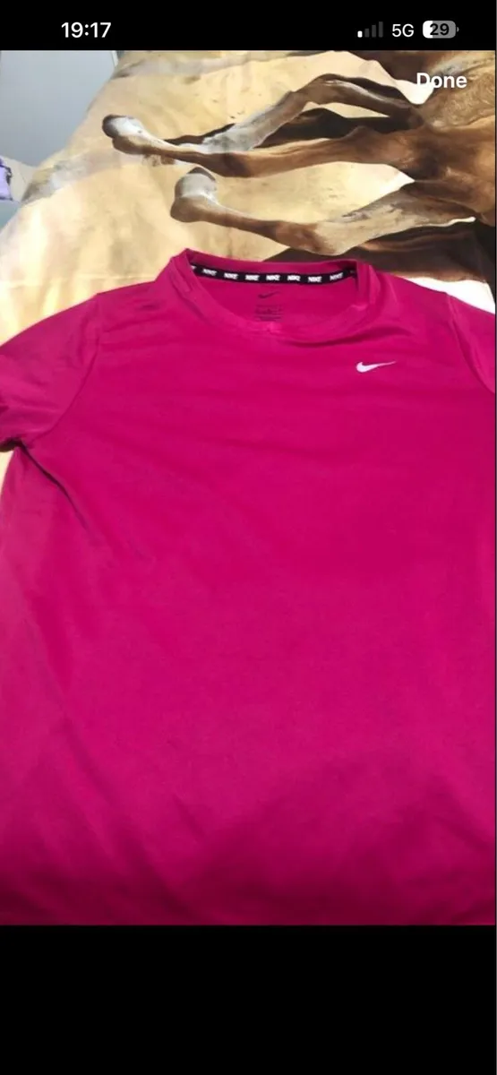 Boys Nike teeshirt size XL €5 - Image 2