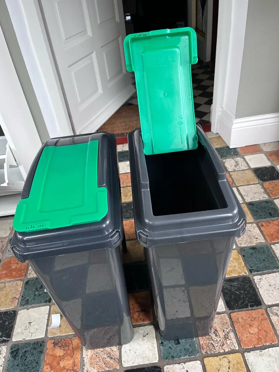 Flip top bin, 25 litre (two available)