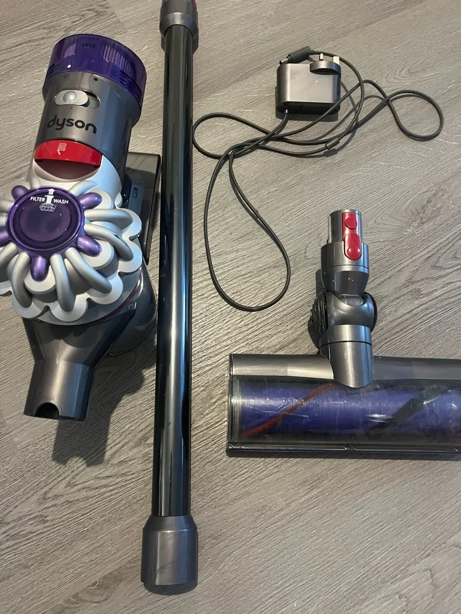 Dyson V8 - Image 1