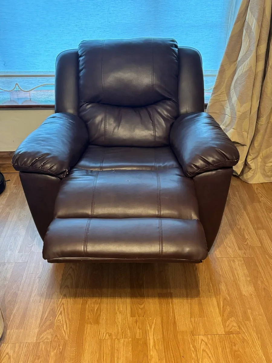 Leather manual recliner - Image 4
