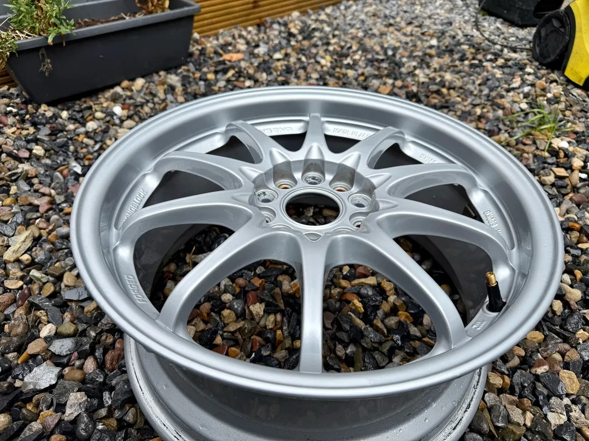 Rays CE28N like new 17” 7.5J 5x114.3 - Image 3