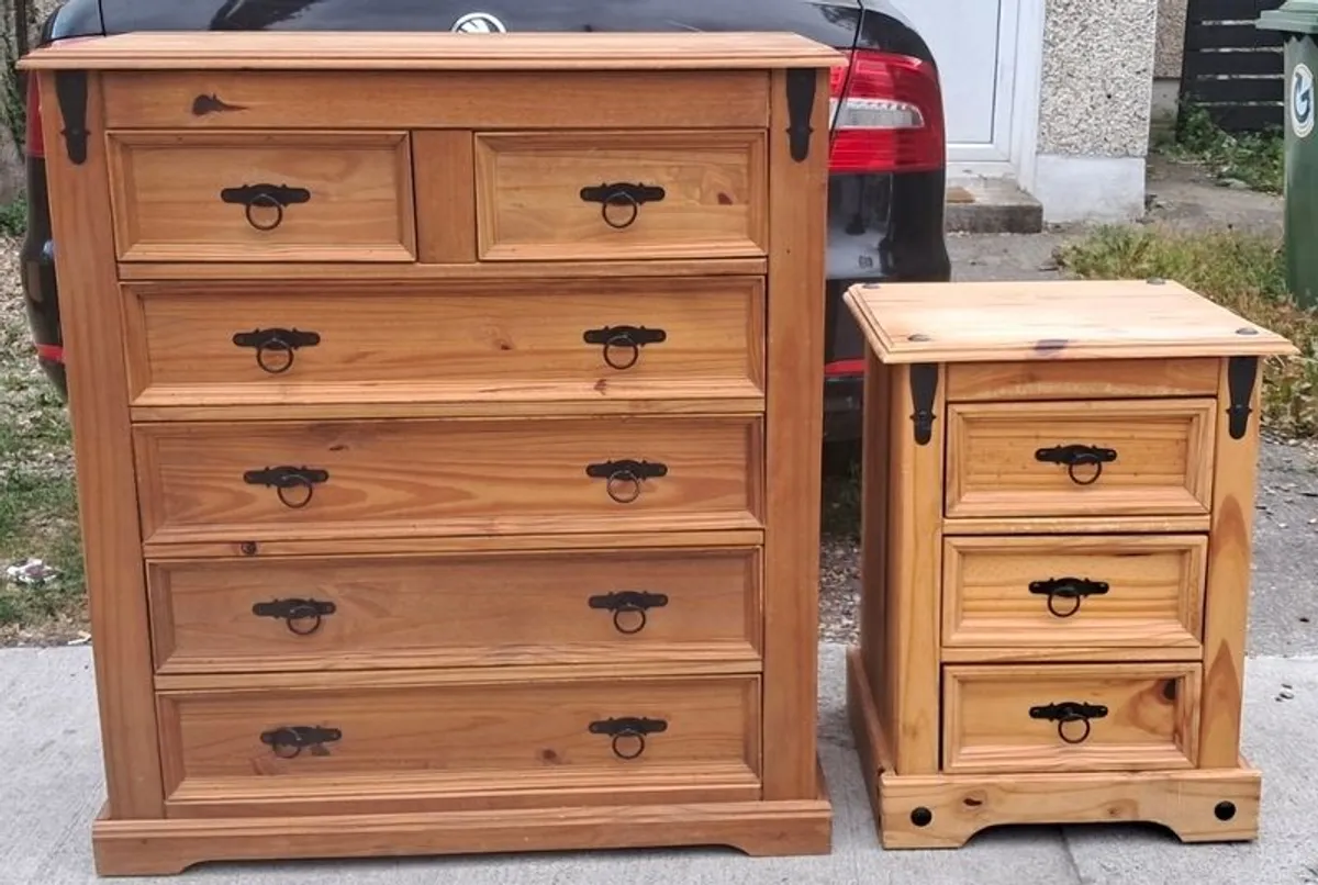 chest of drawers and 1 bedside locker - Image 1