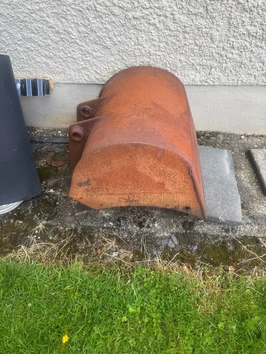 JCB buckets 2ft 6 - Image 4