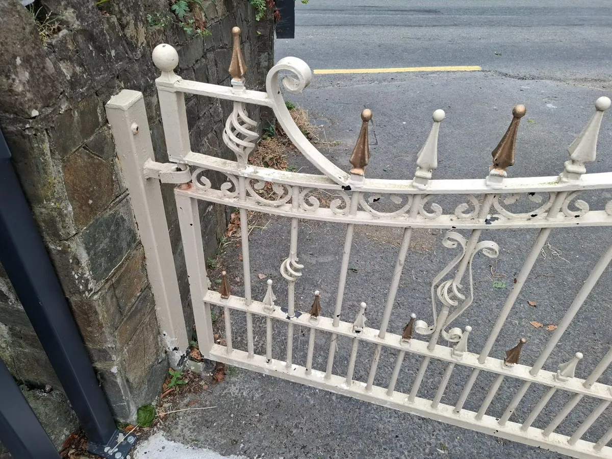 Household entrance gates - Image 1