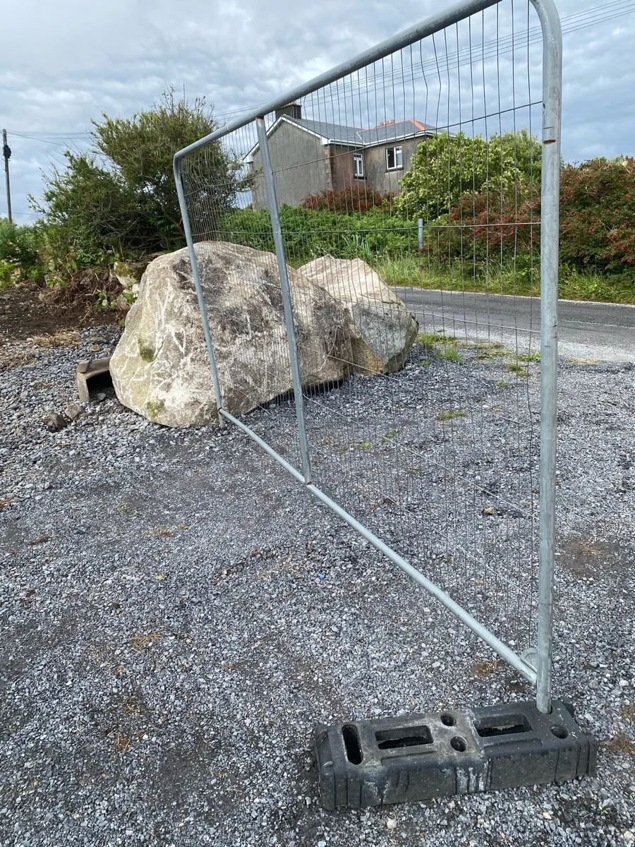 Heras Fencing and Fence Feet and Couplers - Image 1