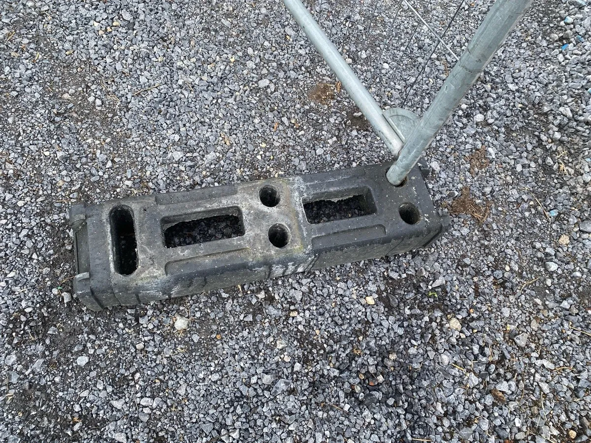 Heras Fencing and Fence Feet and Couplers - Image 2