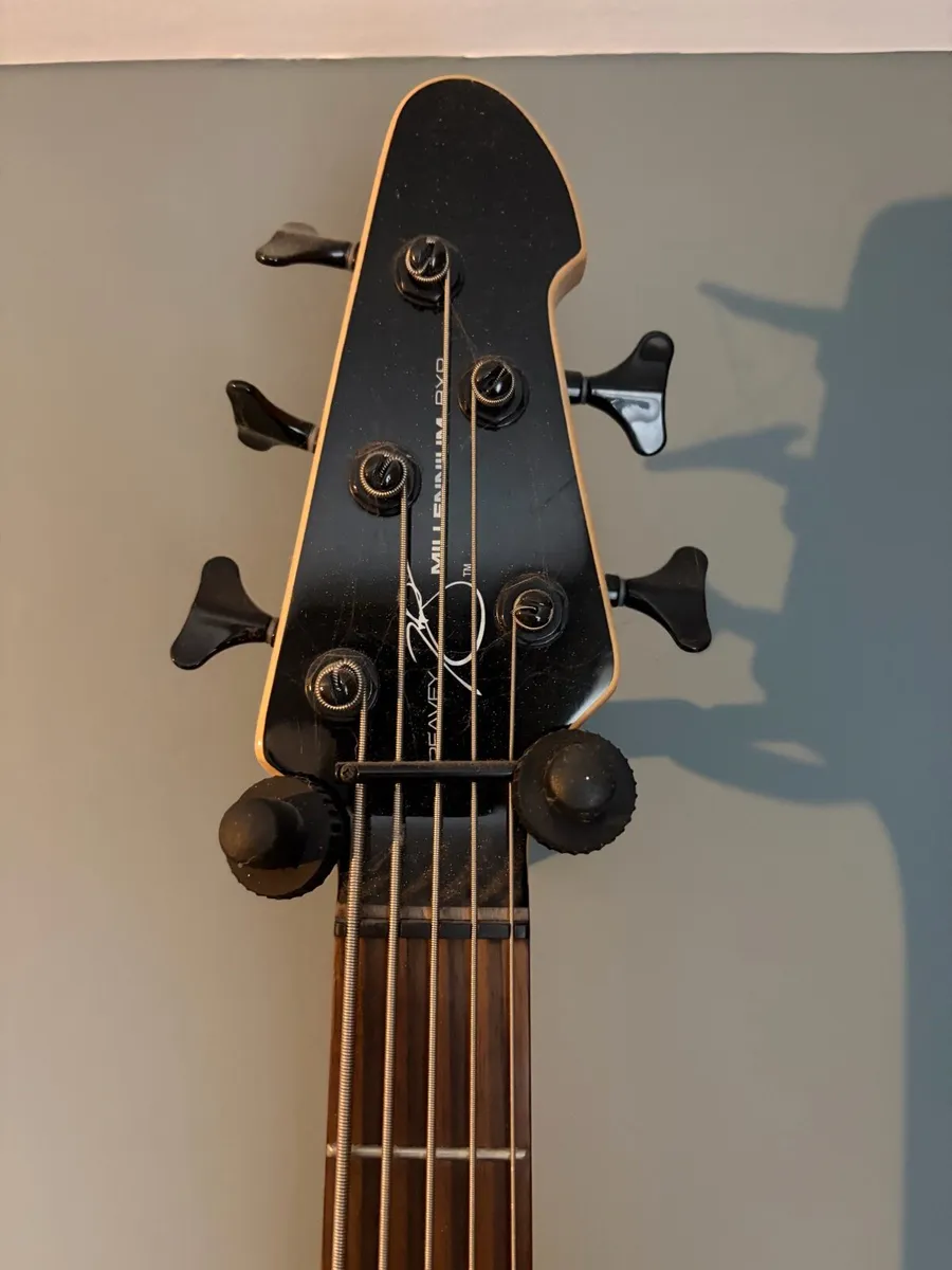 Peavey Millennium BXP 5 string bass - Image 3