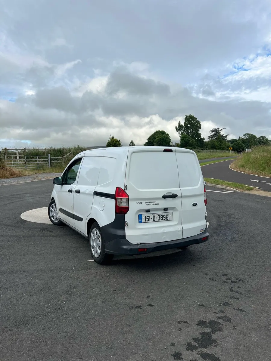 Ford Transit Courier - Image 3