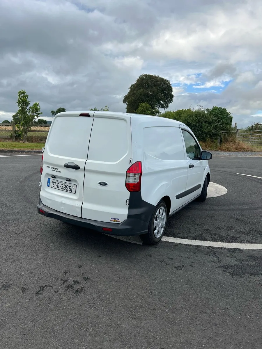 Ford Transit Courier - Image 4