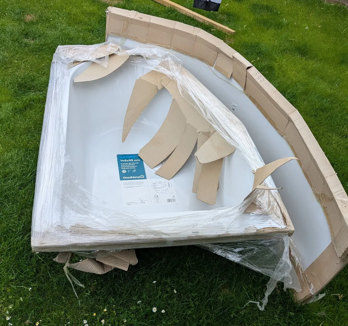 Asymmetrical GoodHome Bathtub 145 × 95 cm – Left - Image 1