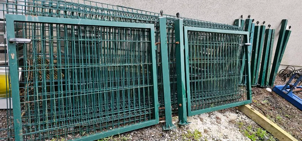 V mesh fence - Image 2