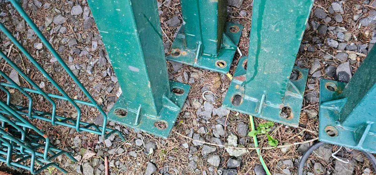 V mesh fence - Image 4