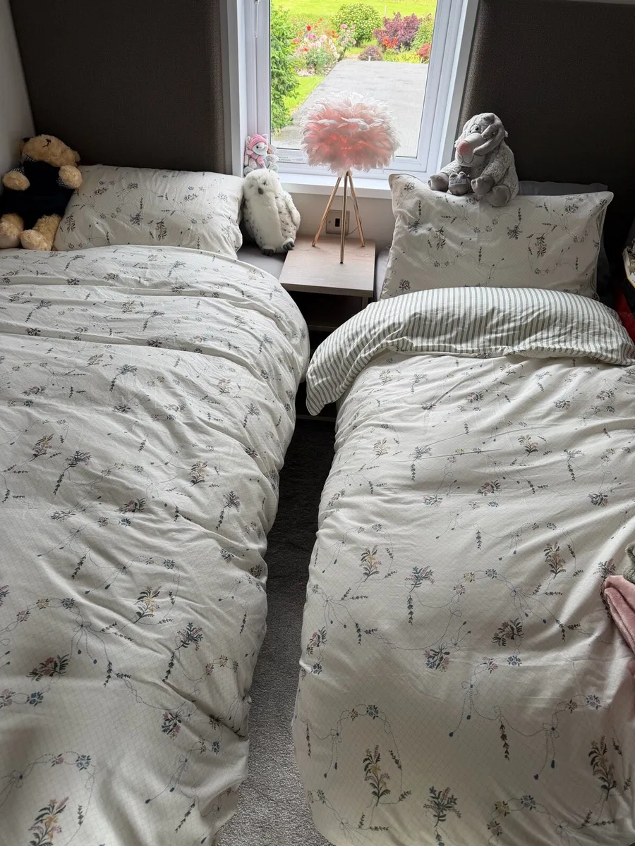 Single divan beds - Image 1