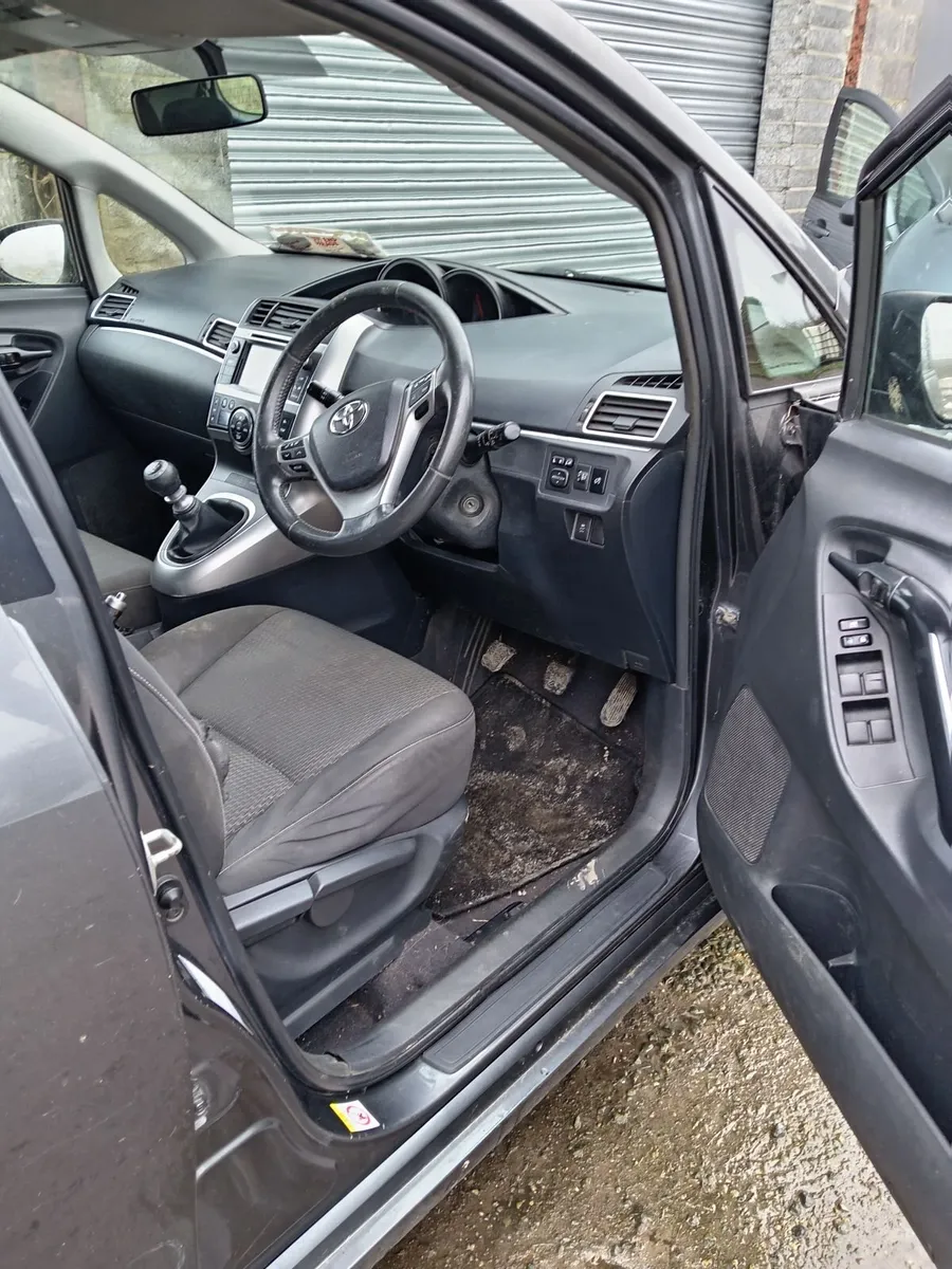 Toyota corolla verso 2014 1.6 diesel 7 seater - Image 3