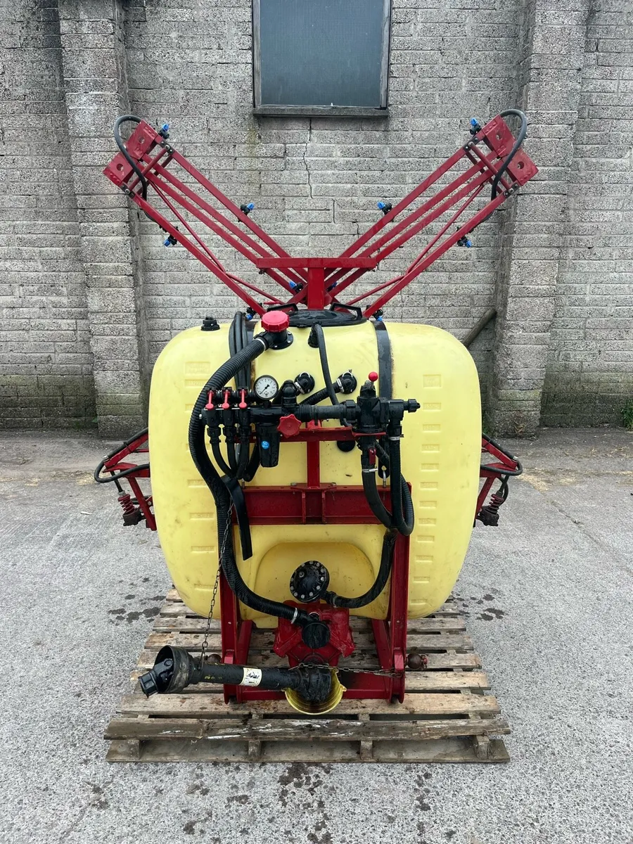 Hardi 650 litre sprayer - Image 1