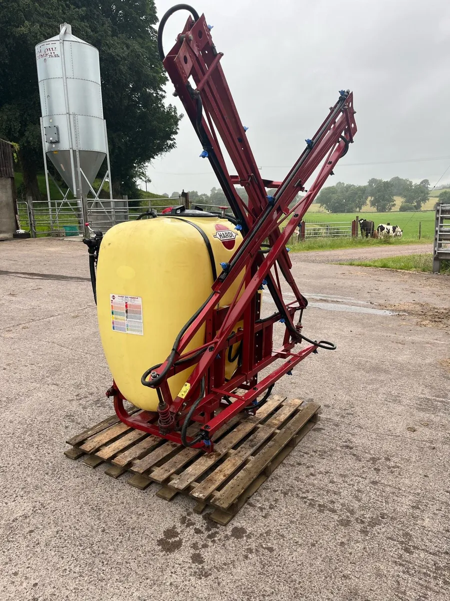 Hardi 650 litre sprayer - Image 3