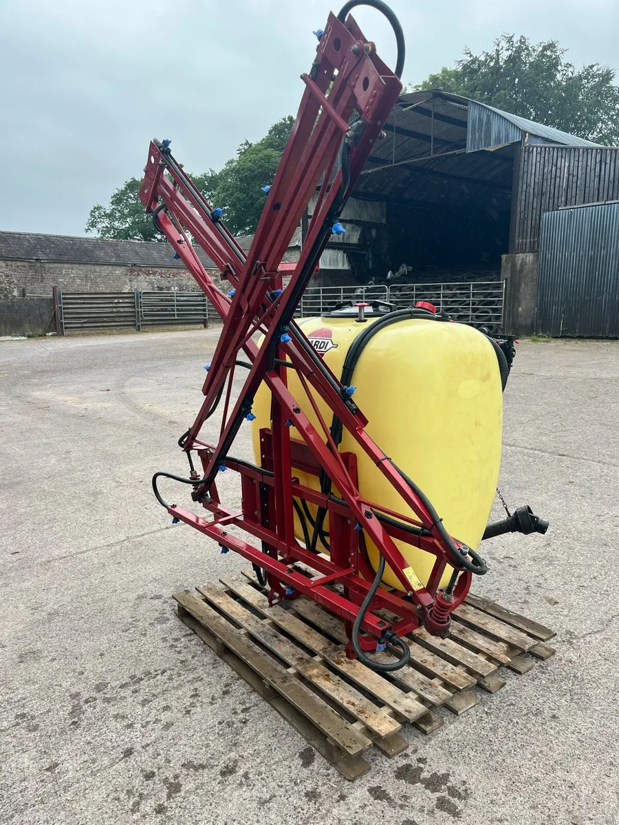 Hardi 650 litre sprayer - Image 4