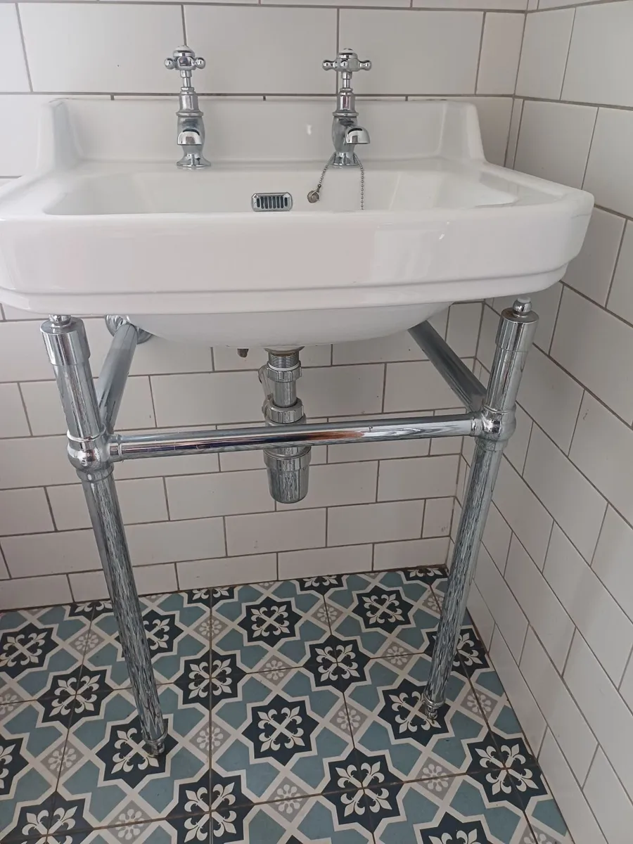 Sanitary ware - Image 1