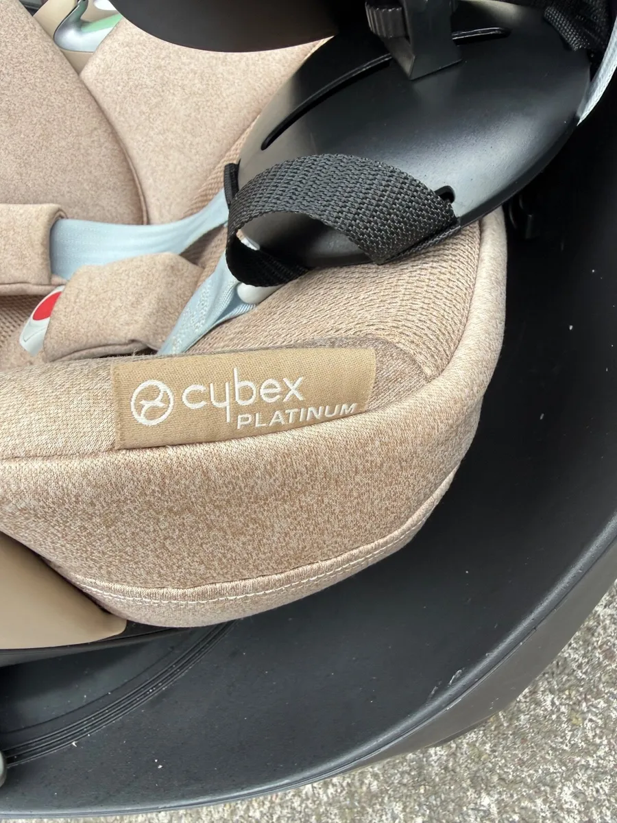 Cyber car seats with isofix base x 2 - Image 4