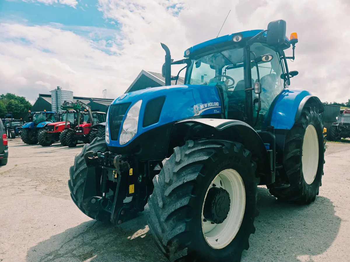 New Holland T7250 - Image 3