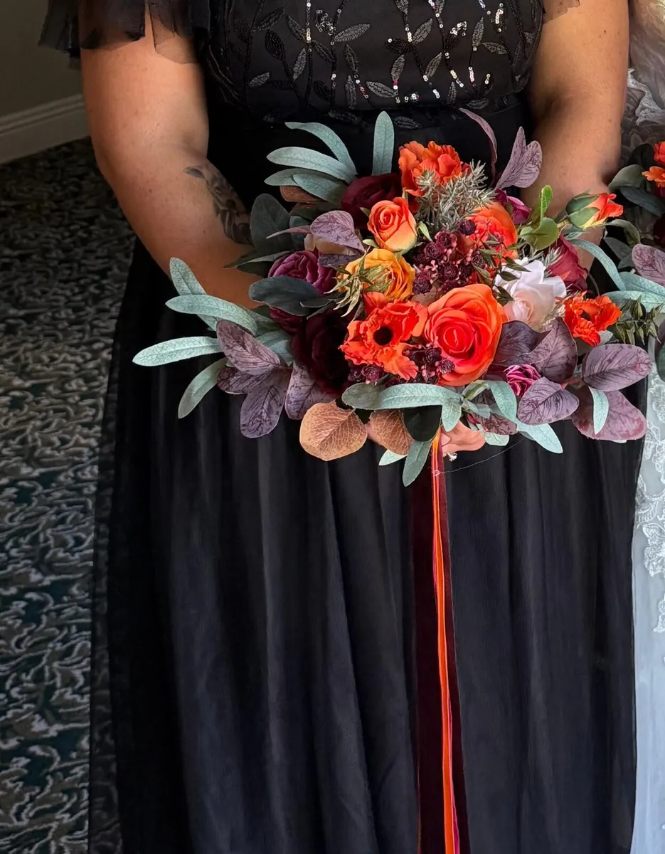 Wedding bouget and table piece - Image 3