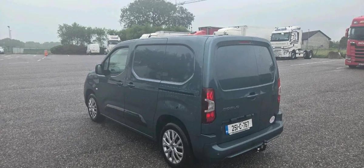 Van - Image 3