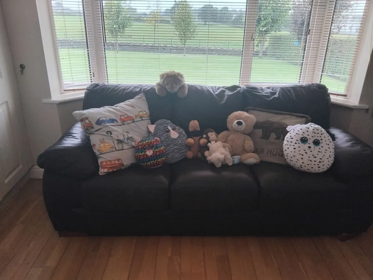2 Leather Sofas (3+2 seaters) - Image 3